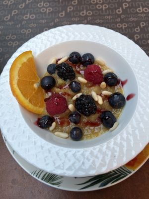 mousse di mela con frutti di bosco e pinoli   at Pizzeria Prima O Poi  in Rimini