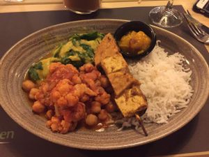 Chickpea & spinach curry at BodhiGreen Vegetariano in Alicante