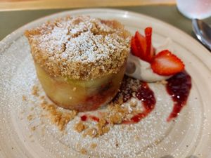 Vegan Apple crumble at BodhiGreen Vegetariano in Alicante