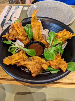 Starter: Pakora at BodhiGreen Vegetariano in Alicante