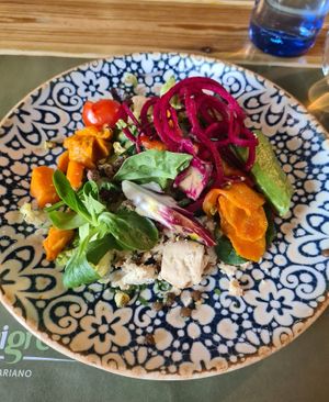 Winter sunshine salad at BodhiGreen Vegetariano in Alicante