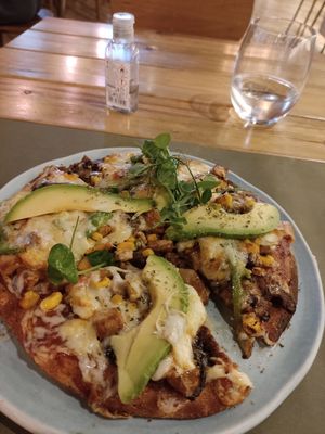 Nice veggie pizza 😌 at BodhiGreen Vegetariano in Alicante