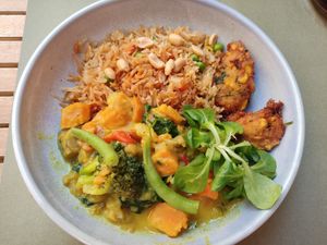 Thai green curry at BodhiGreen Vegetariano in Alicante