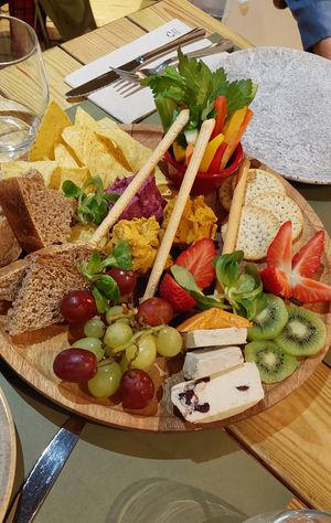 Trío de patés y quesos veganos at BodhiGreen Vegetariano in Alicante