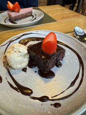 Vegan brownie at BodhiGreen Vegetariano in Alicante
