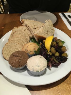 Vorspeise... Super leckeres Cashewmus-Aufstrich at Henderson's Vegan in Edinburgh