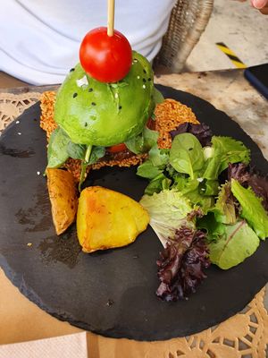 Avocado burger with Beyond Meat at Organic Market and Food in Marbella