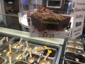 Vegan brownie at Live Juice in Concord