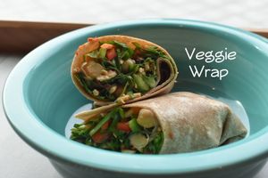 Spinach, Tomato, Peppers, Carrots, Garbanzo Beans, Dried Cranberries, Chinese Noodles, Sesame Ginger Dressing at Live Juice in Concord