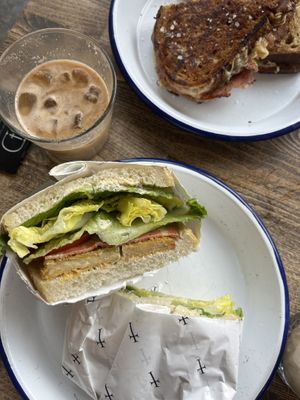 Foghorn legless (bottom) Rubenstein (top)   at Smith & Deli in Collingwood