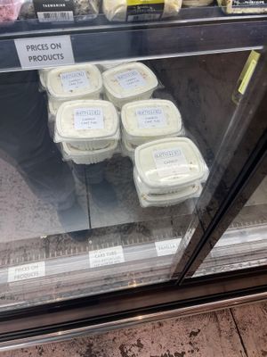 carrot cake tubs at Smith & Deli in Collingwood