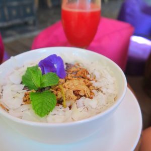 Peanut Banana Smoothie Bowl at Smoothie Shop in Jimbaran