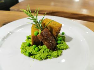 Seitan su crema di piselli at Lord Bio in Macerata