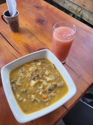 mondongo vegano y jugo de guayaba🥰 at El Vegano Andante in Medellin