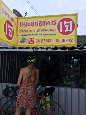 vegan food at Moonya in Mae Sai