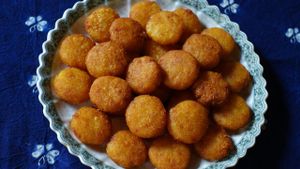 Our Shaxi restaurant potatoes are gown by the Yi tribes in the hills above Shaxi Yunnan. They are still traded at Shaxi Friday Market as they were in the times of the ancient Tea Horse Road from Tibet to Burma.  at Pear Blossom in Shaxi