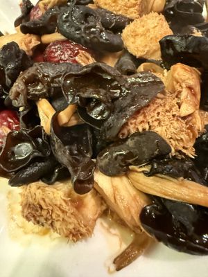 Steamed mountain head mushroom with black fungus and red date    at Green Veggie 天然齋 in Hong Kong Island