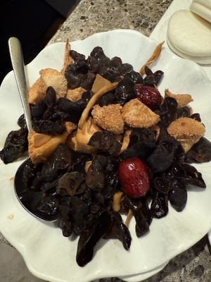 Mushroom entree. The lions mane was off the chain  at Green Veggie 天然齋 in Hong Kong Island