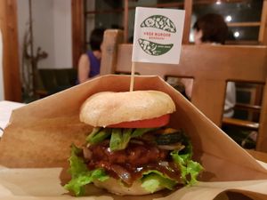 Vegen burger with avocado and great dressing at Simme in Ise