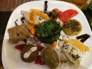 - Chickpea creme
- Lebanese Olives
- Eggplant creme
- tabbouleh - Falafels and Cakes made of thyme
- Eggplant stuffed with walnuts
- bulgur with chopped onion and sumac
- Lebanese style beans at L'Arbousier in Nimes