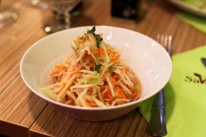 papaya salad at Vege Saveurs in Paris