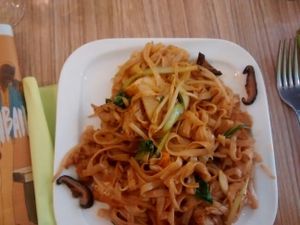 rice noodles with mock chicken at Vege Saveurs in Paris
