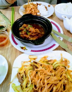 They do mock meats very well: here the caramalized "chicken" and the vietnamese noodles at Vege Saveurs in Paris