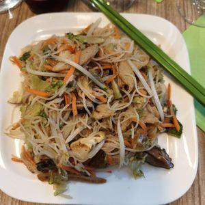 Vermicelles aux légumes at Vege Saveurs in Paris
