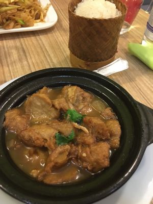 Marmite de poulet caramélisé (pas extra) at Vege Saveurs in Paris
