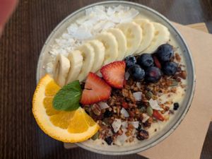 Mango smoothie bowl at Veggie Vie in Adelaide
