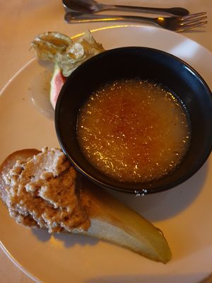 the lavender creme brulee ( but it was more gelatin like substance  than creamy) plus pear with walnut. Nornally this comes with a scoop of vegan icecream as well at De Saeck in Breda