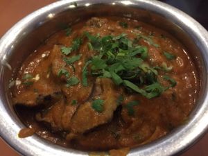Khumb Hara Dhaniya - fresh shitake mushrooms with tomato paste and coriander leaves at Raj Restaurant - Farrer Park in Central Singapore