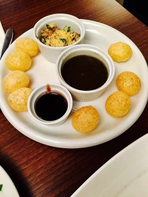 Starters Indian vegan :) at Singh's in Gravesend