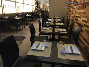 looking in  at Teppan in Porto