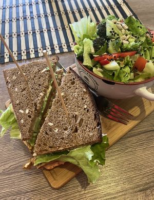 Сэндвич с тофу, который мне несли больше часа  at Kiwi Vegan Cafe in Tbilisi