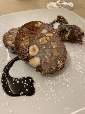 Salame di cioccolato fondente con nocciole, biscotti e bacche di goji 😍 at Pizzeria Gardesana in Bussolengo