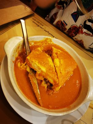 Curry Franceshina at Francesinhas Al Forno da Baixa in Porto