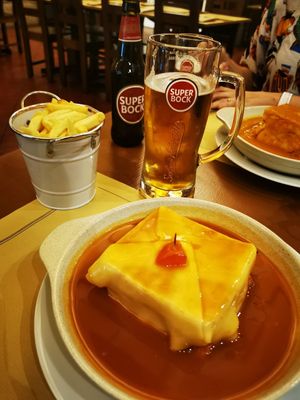 Tempeh Franceshina and Fries at Francesinhas Al Forno da Baixa in Porto