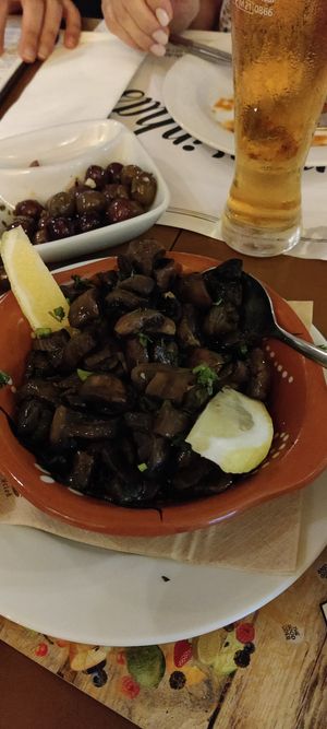 Seasoned mushrooms at Francesinhas Al Forno da Baixa in Porto