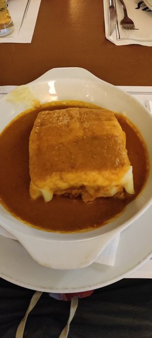 Curry sause Francesinha at Francesinhas Al Forno da Baixa in Porto