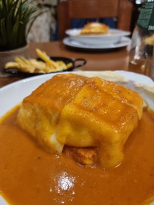 Caril at Francesinhas Al Forno da Baixa in Porto