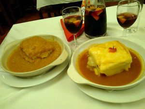 Francesinhas classique et au curry at Francesinhas Al Forno da Baixa in Porto