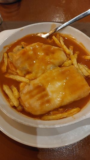 Cachorro especial vegan at Francesinhas Al Forno da Baixa in Porto