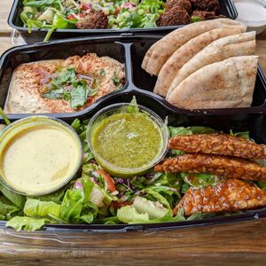 Assiette tempeh Hummus at Panthere Verte - St. Denis in Montreal