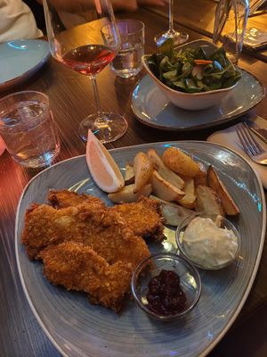 Schnitzel aus Seitlingen at Paletti Die Genuss Bar in Neu-isenburg