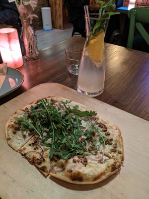 pinsa at Paletti Die Genuss Bar in Neu-isenburg