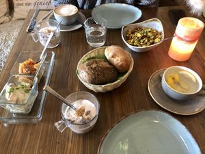 Pilzsüppchen, Karottenlachs, Vleischsalat und Tofurührei  at Paletti Die Genuss Bar in Neu-isenburg