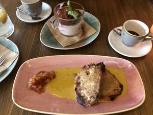 Arme Ritter 😋😋 und Tiramisu mit Beeren  at Paletti Die Genuss Bar in Neu-isenburg