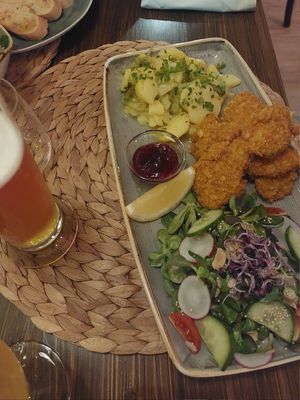 Schnitzel Deluxe (aus Kräuter Saitlingen) at Paletti Die Genuss Bar in Neu-isenburg