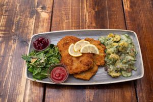 Schnitzel Viener Art at Paletti Die Genuss Bar in Neu-isenburg